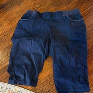 Women’s Navy Blue capris
